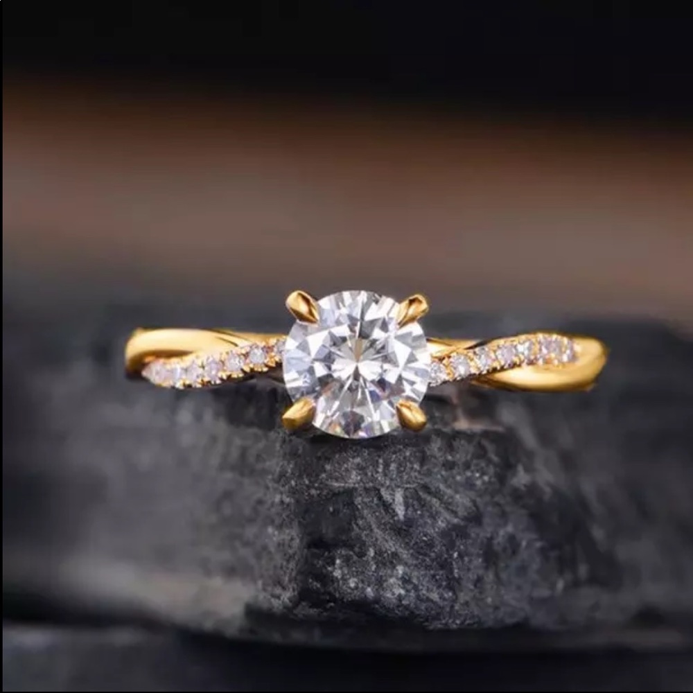 New Women’s Yellow Gold Diamond Beautiful Ring - Picture 5 of 5